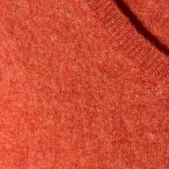LL Bean 100% Cashmere Sweater Womens V Neck Pullover Classic Size Small. Salmon - Picture 9 of 12
